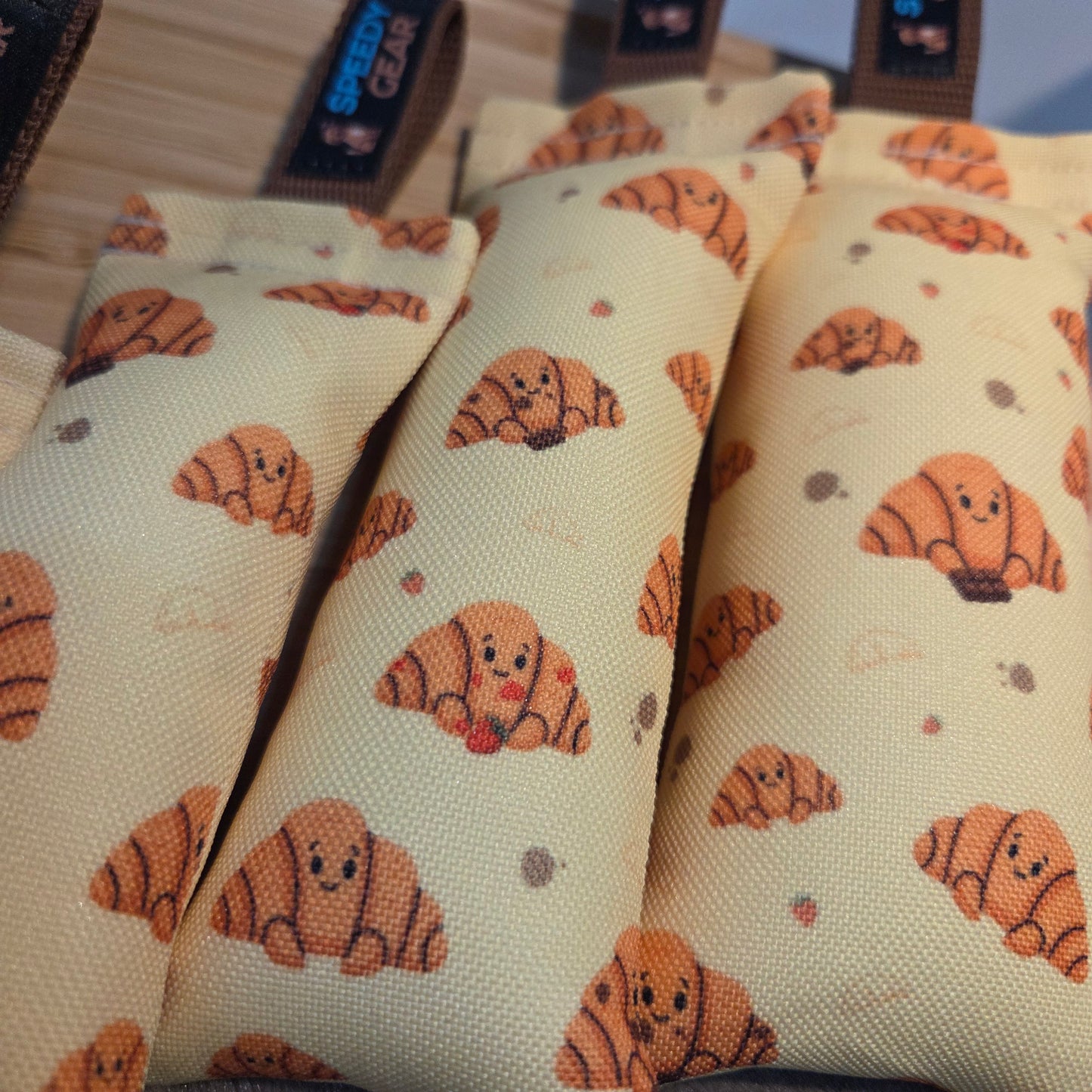 Dummy "Croissants" (mit Schoki und Erdbeeren)