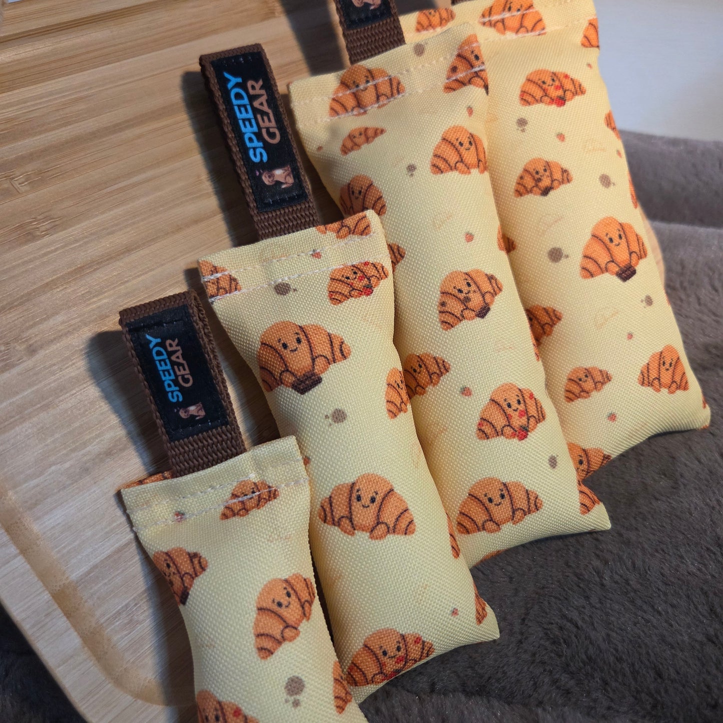 Dummy "Croissants" (mit Schoki und Erdbeeren)